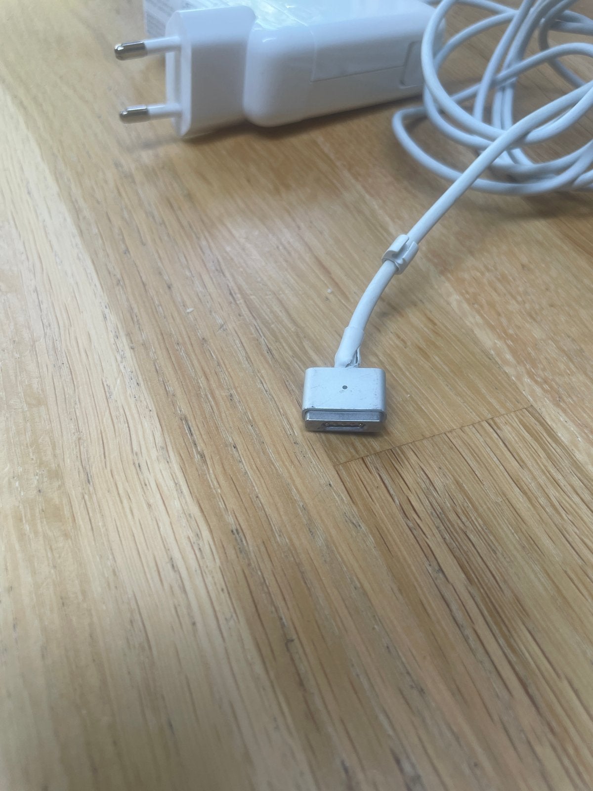 Lader voor MacBook - Classic Service Parts PSE5032B, Computers en Software, Laptop-opladers, Ophalen, Gebruikt