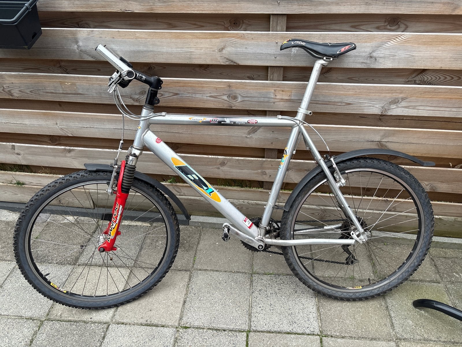 B1 Mountainbike met fietscomputer en spatborden, Gebruikt, Hardtail, 53 tot 57 cm, Ophalen