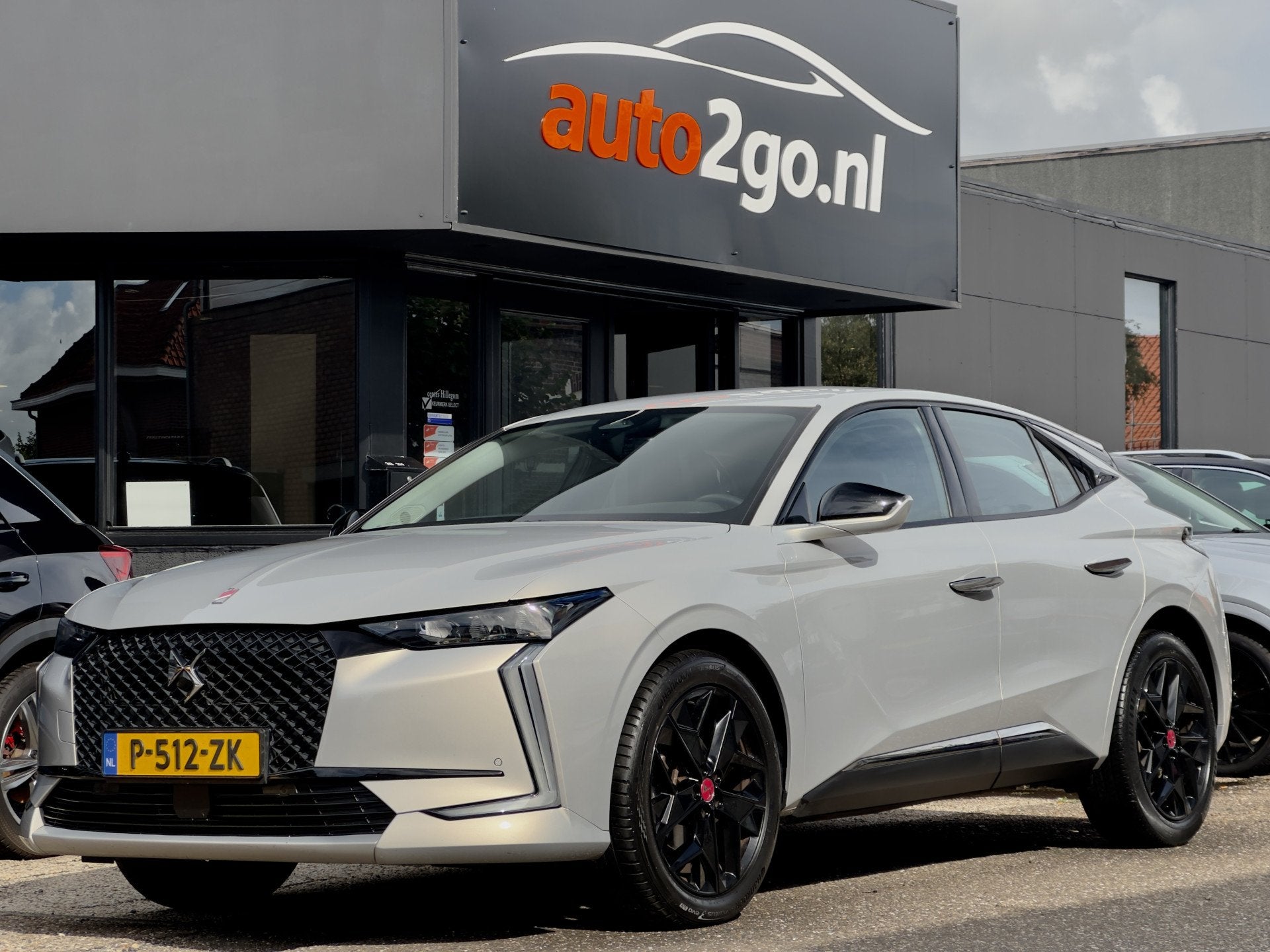 DS DS 4 1.2 AUT8 PERFORMANCE-LINE LEDER NAVI CAMERA APPL-CAR, Auto's, Gebruikt, Euro 6, 1199 cc, Origineel Nederlands