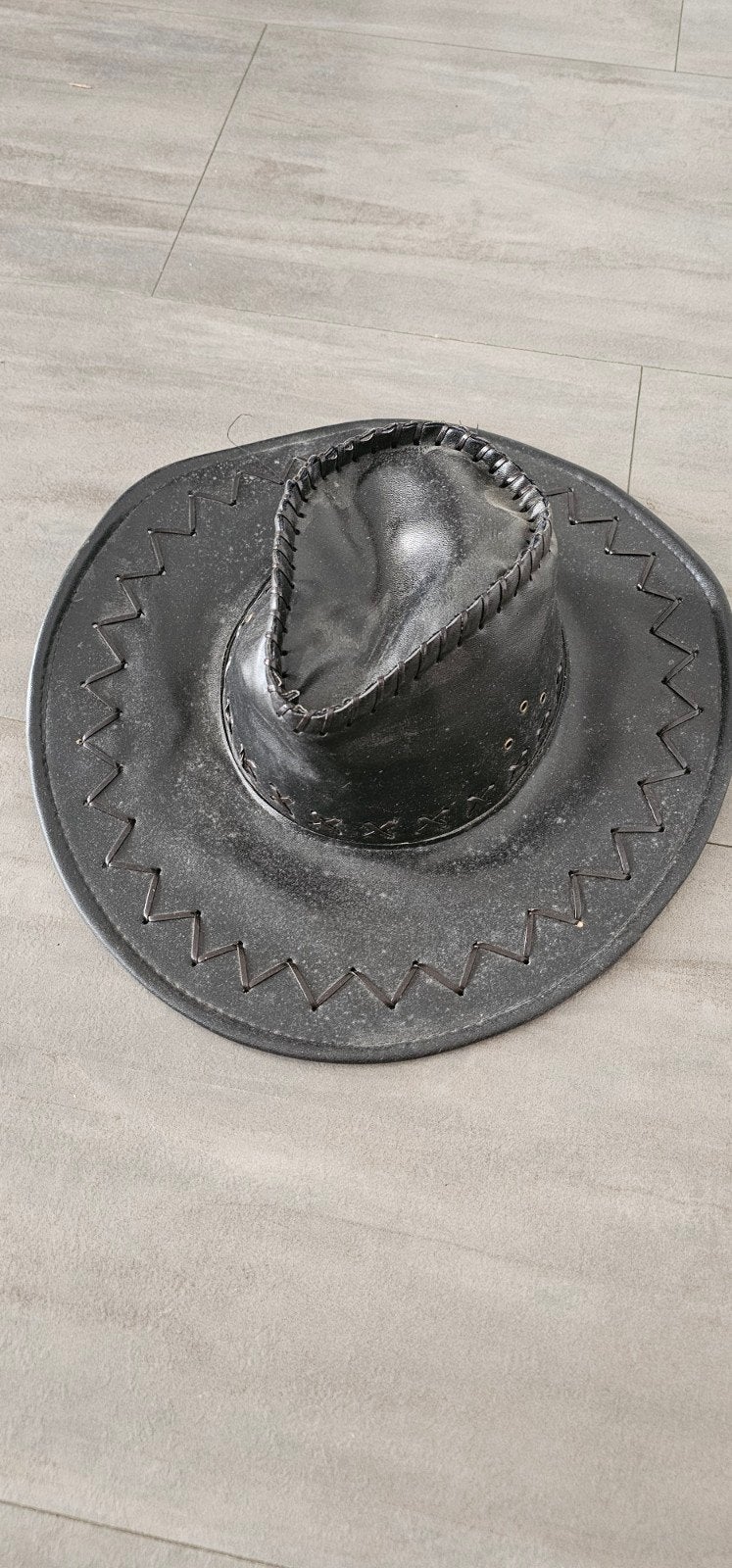 Cowboyhoed voor line dance, verweerd leer, 19 cm, Ophalen of Verzenden, Gedragen, Hoed