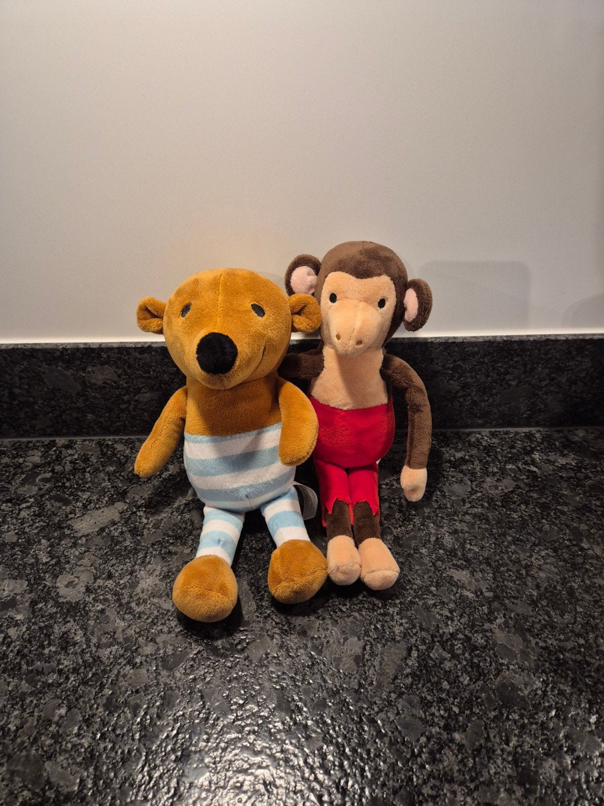 Dieren Dorpje - Knuffel Aap Piet en Beer Willem, Ophalen of Verzenden, Zo goed als nieuw, Beer