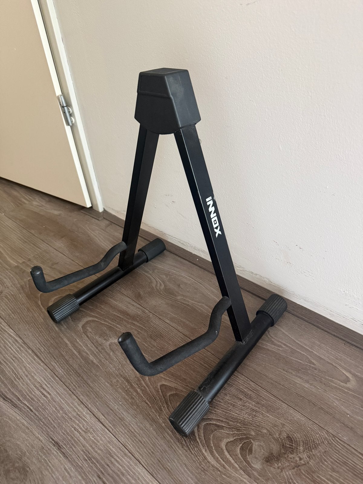 Innox Gitaarstatief - Stevig en Compact, Ophalen of Verzenden, Gebruikt, Instrumentstandaard, Gitaar