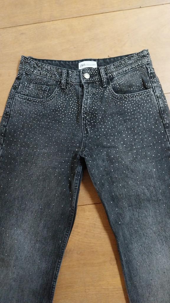 Zara zwarte spijkerbroek met strass steentjes/ glitters, 36, Ophalen of Verzenden, Zo goed als nieuw, W28 - W29 (confectie 36)