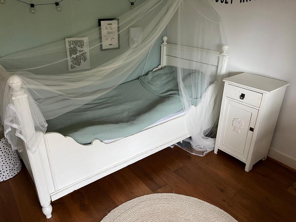 Wit kinderbed met matras, Ophalen, Gebruikt, 70 tot 85 cm, Lattenbodem