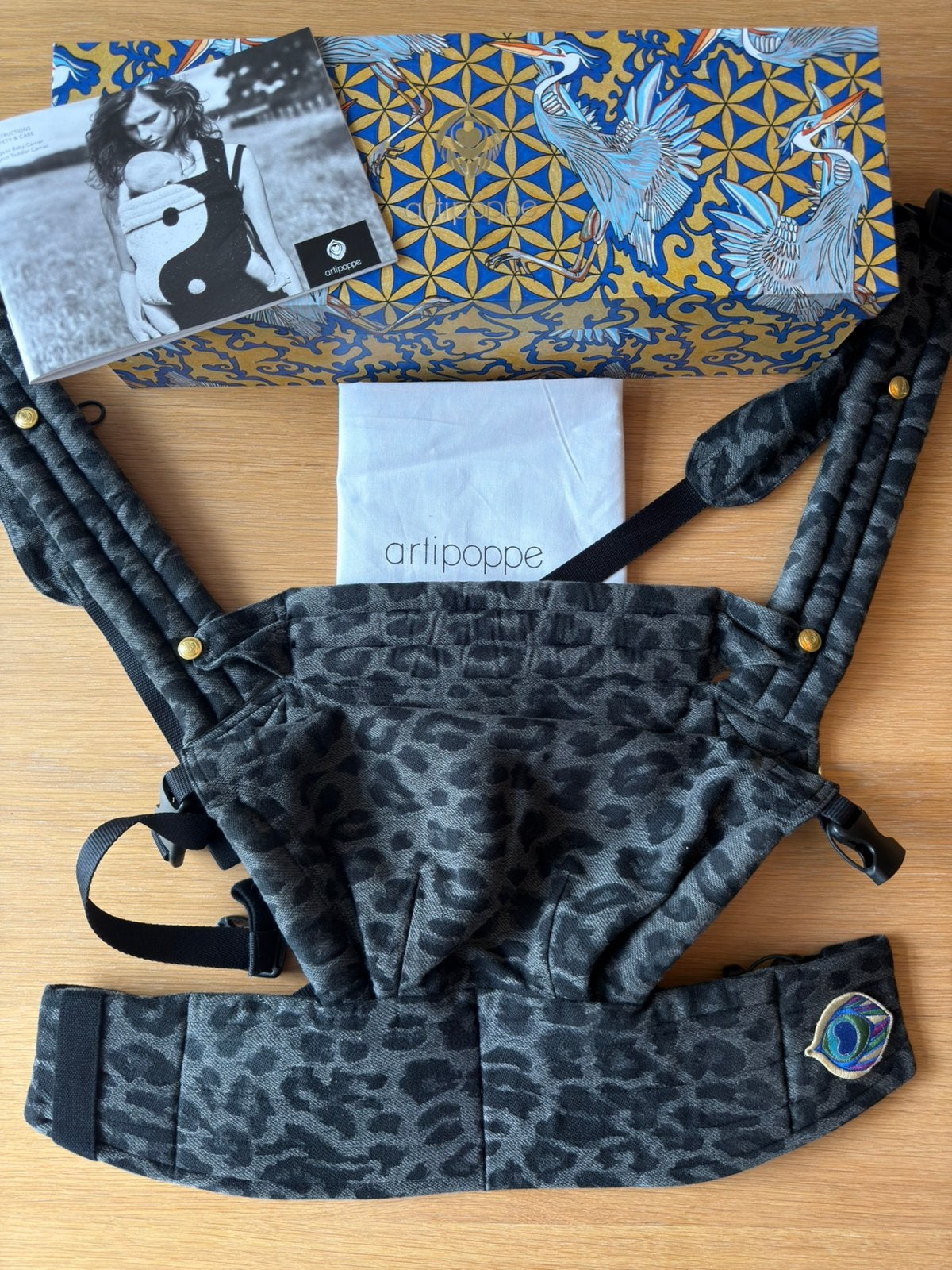 Artipoppe Zeitgeist Baby Leopard Grey, Buik of Rug, Zo goed als nieuw, Draagzak, Ophalen