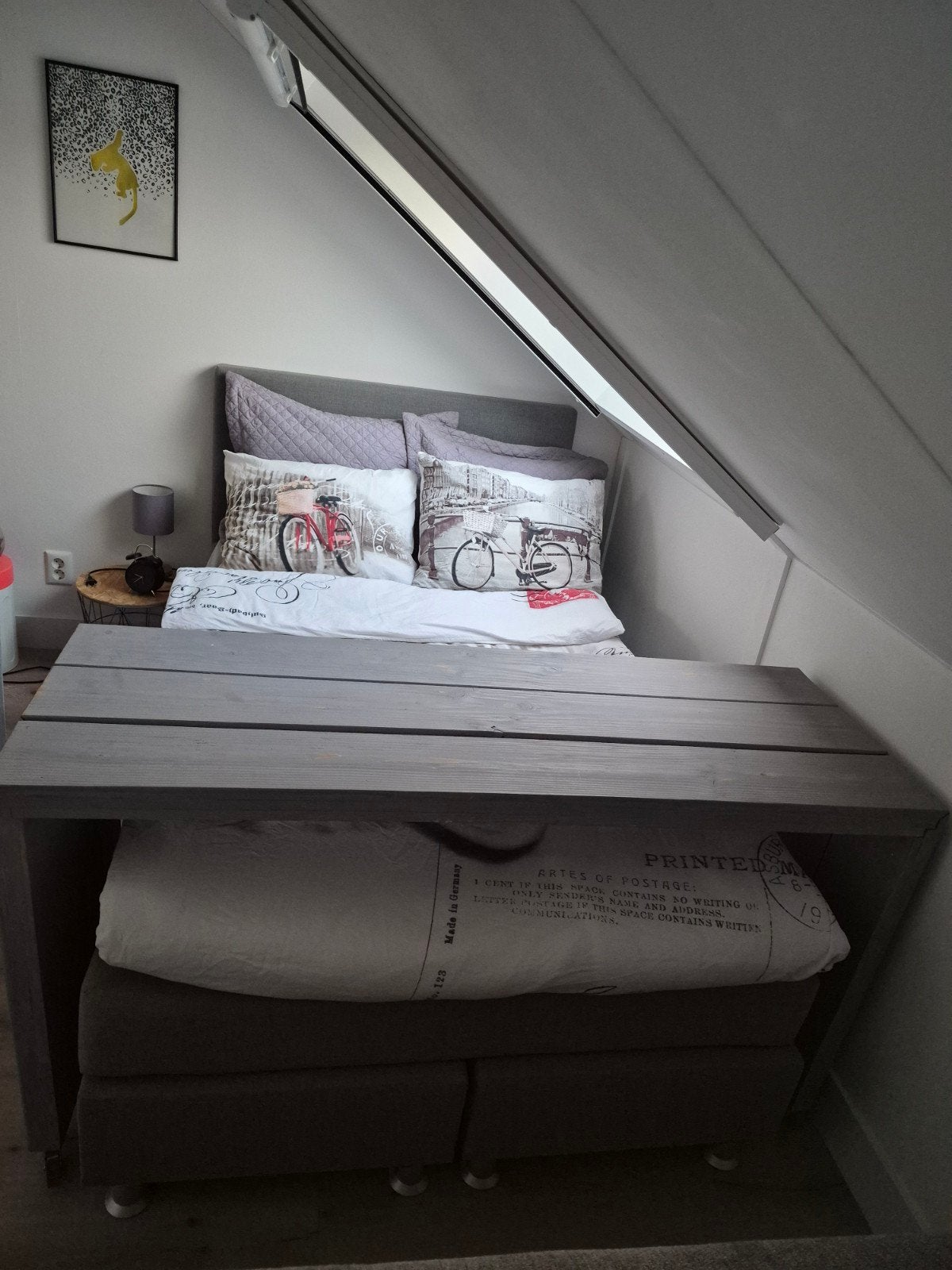 Handgemaakte bedtafel grijs met wieltjes - 150x53x80 cm, Ophalen, Gebruikt, 50 tot 100 cm, Modern, Industrieel