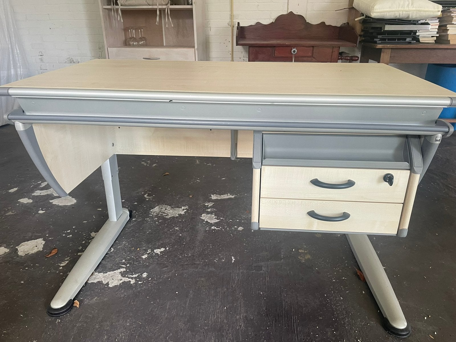 Mooi Moll-kinderbureau met ladeblok en twee ruime laden., Huis en Inrichting, Ophalen, Zo goed als nieuw