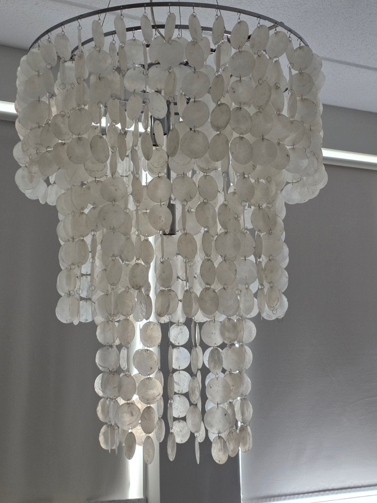 Luxe Schelpen Kroonluchter - Nieuw en Royaal Model, Huis en Inrichting, Lampen | Kroonluchters, Ophalen of Verzenden, Nieuw, Overige materialen