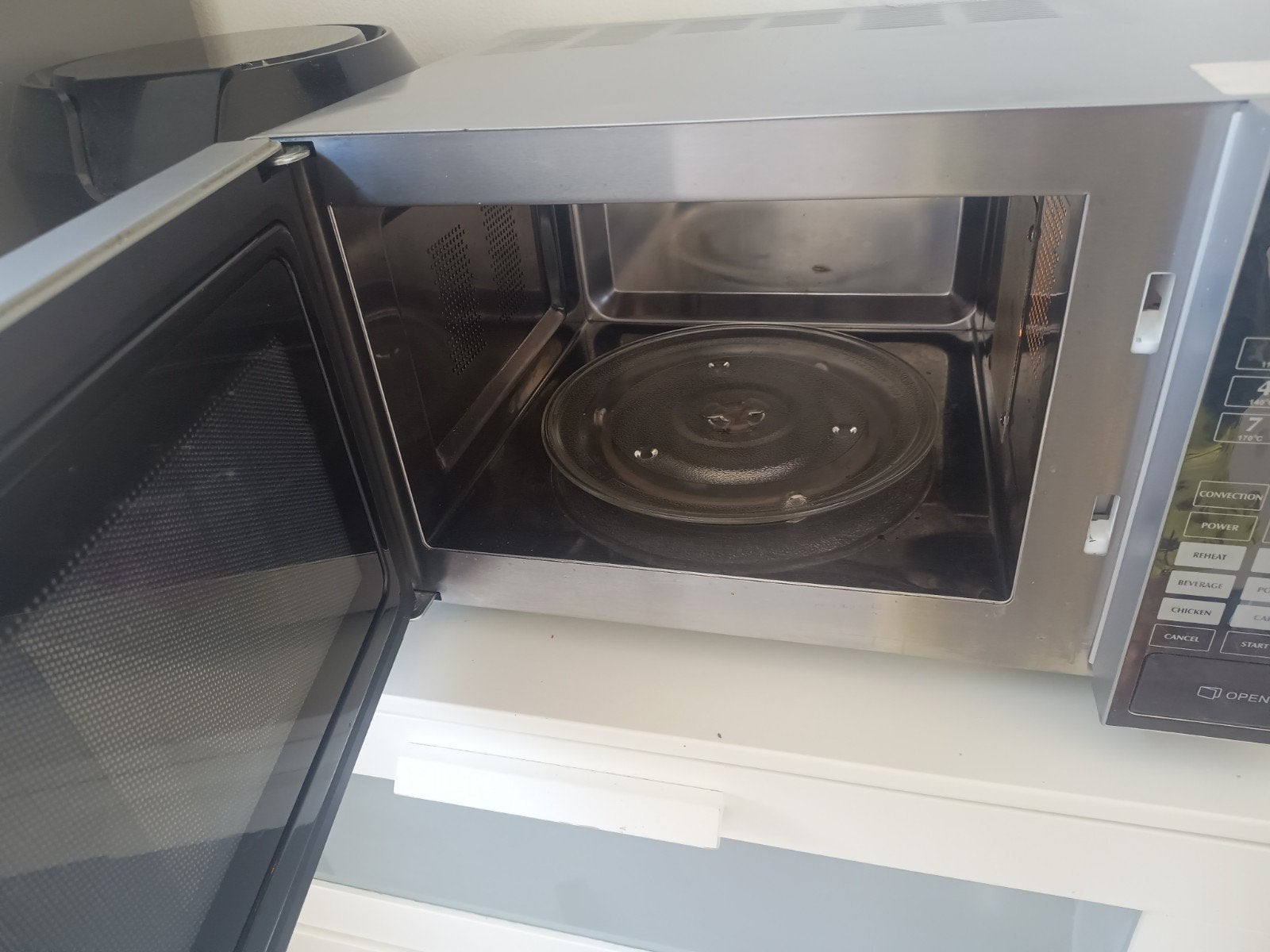 Morphy Richards Magnetron - Zo goed als nieuw, Ophalen, Draaiplateau, Magnetron, Zo goed als nieuw