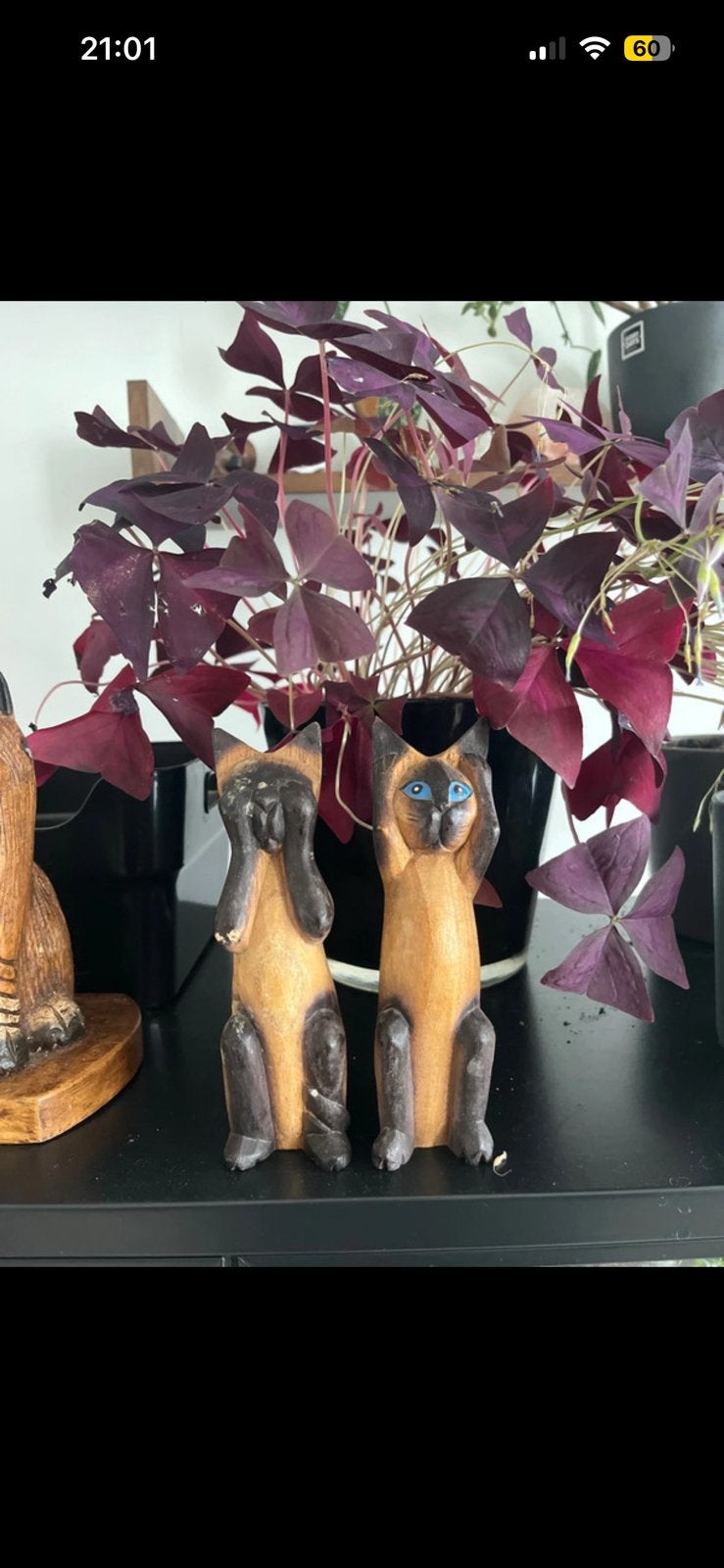 2 houten kattenbeeldjes horen & zien indonesie, Verzamelen, Beelden en Beeldjes, Ophalen of Verzenden, Gebruikt, Dier