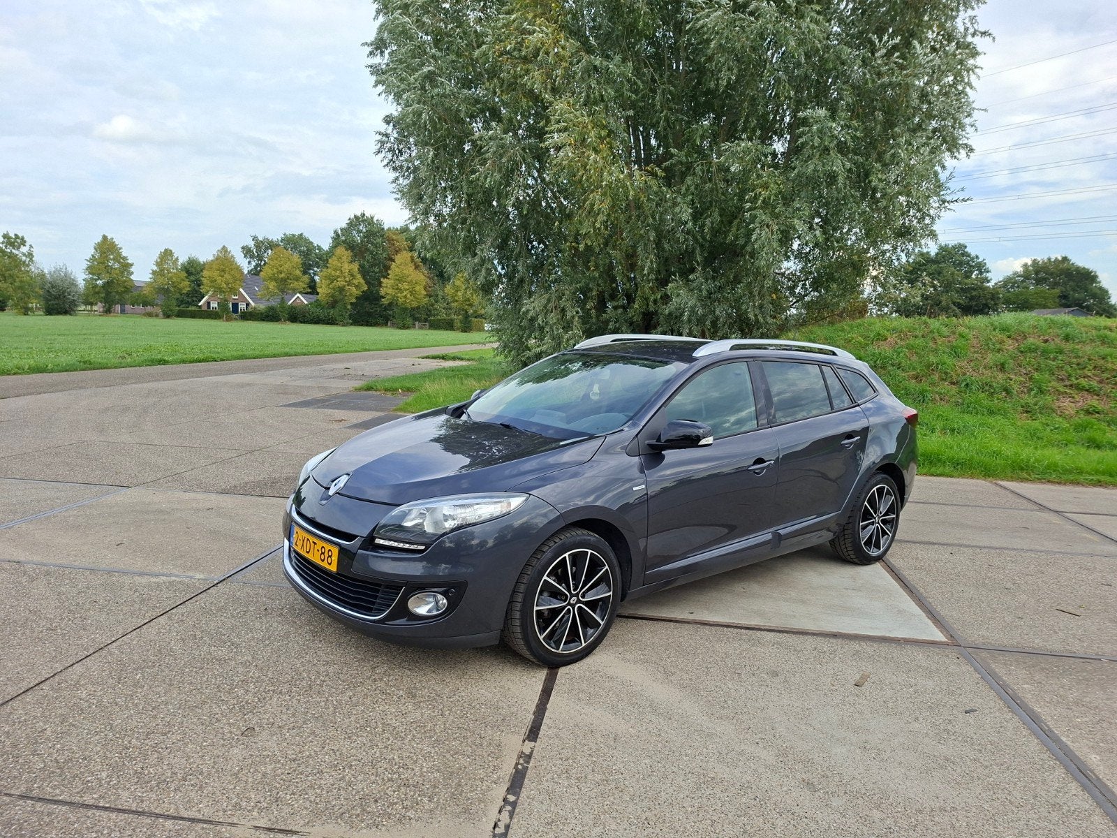 Renault Mégane 1.2 TCE 97KW bose Estate 2013 Grijs, Auto's, Voorwielaandrijving, 4 cilinders, Leder en Stof, 132 pk