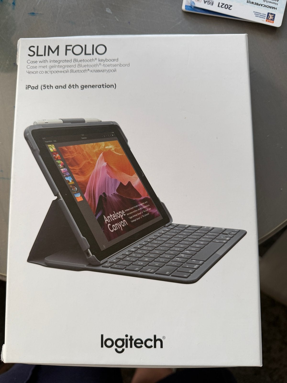 Logitech Slim Folio iPad hoes 5e/6e gen met toetsenbord, Computers en Software, Tablet-hoezen, Ophalen of Verzenden, Nieuw, 10 inch