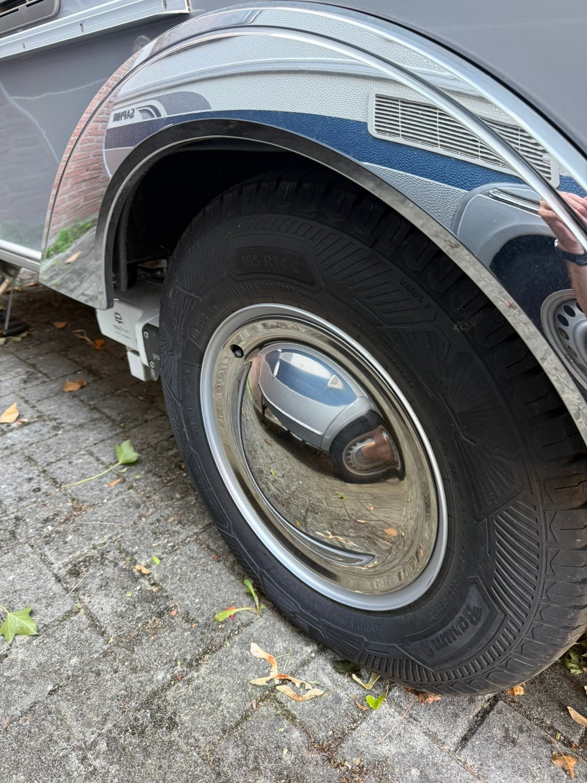 Te koop 2 originele Eriba Touring wieldoppen, Ophalen, Zo goed als nieuw