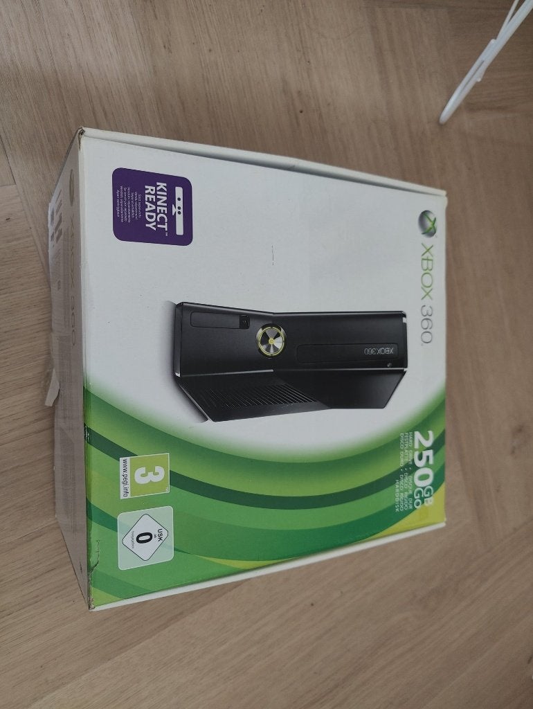 Xbox 360 S 250GB + 3 controllers + kabels in doos, Ophalen, Met 3 controllers of meer, 250 GB, Gebruikt