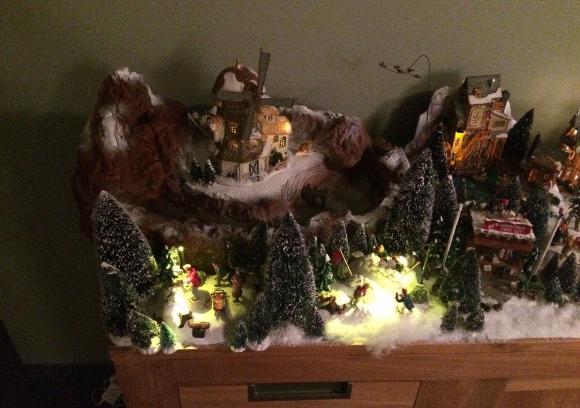Lemax kerstdorp huisjes en taferelen, Ophalen, Gebruikt