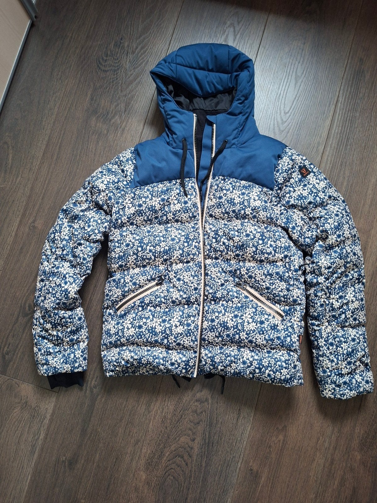 Brunotti winterjas/ skijack met bloemenprint maat M, Maat 38/40 (M), Ophalen of Verzenden, Zo goed als nieuw, Brunotti