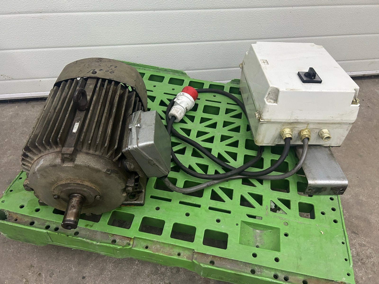 4kW Elektromotor 3000 tpm met/zonder sterdriehoekschakelkast, Ophalen