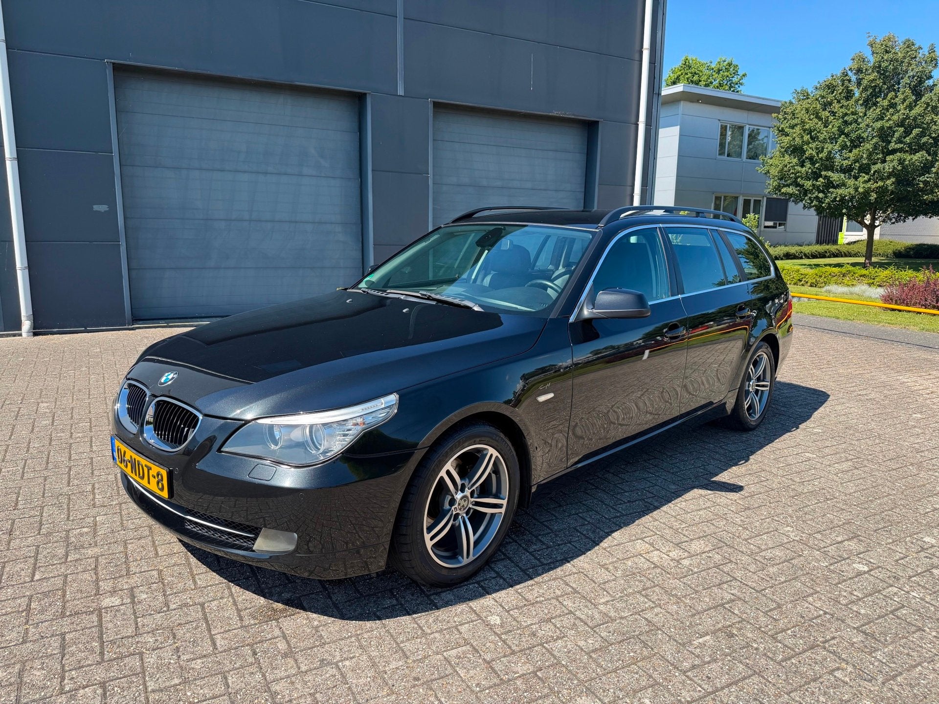 BMW 5-serie Touring 520i Corporate Lease Business Line Editi, Automaat, Achterwielaandrijving, Zwart, 4 cilinders