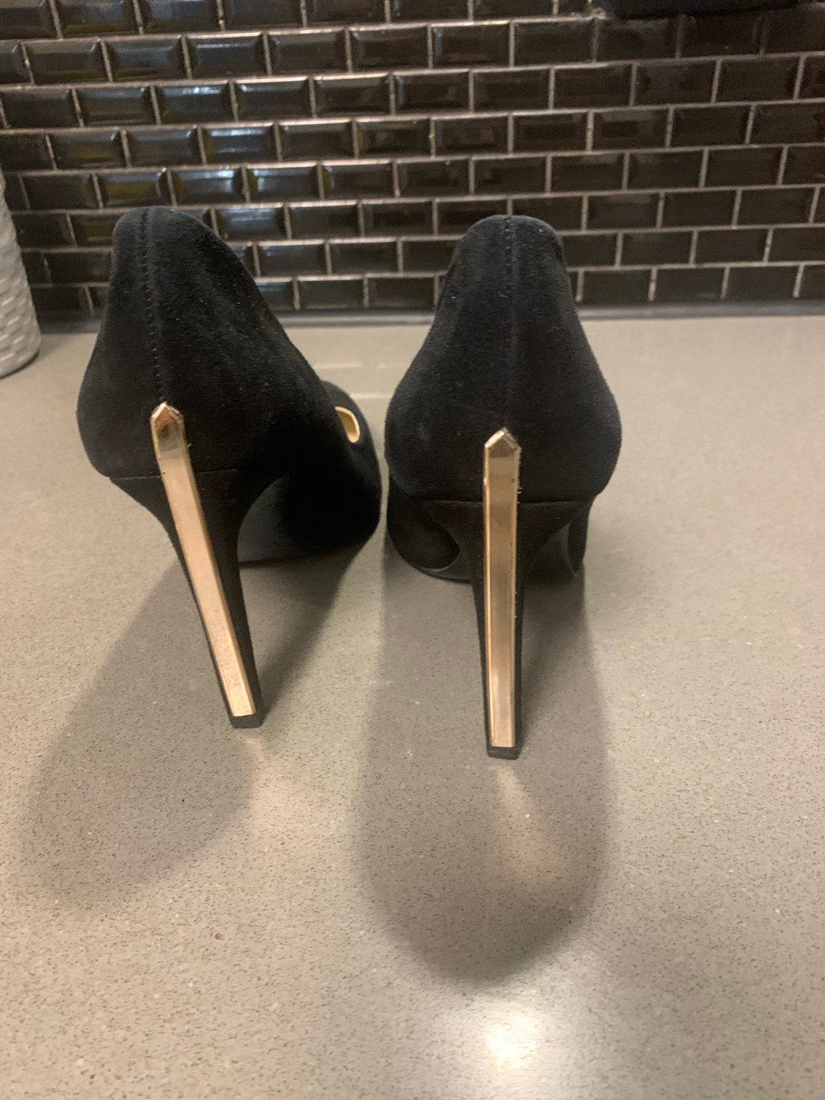 Zara Woman Zwarte Pumps Maat 39 met Gouden Hak, Ophalen of Verzenden, Gedragen, Zwart, Pumps