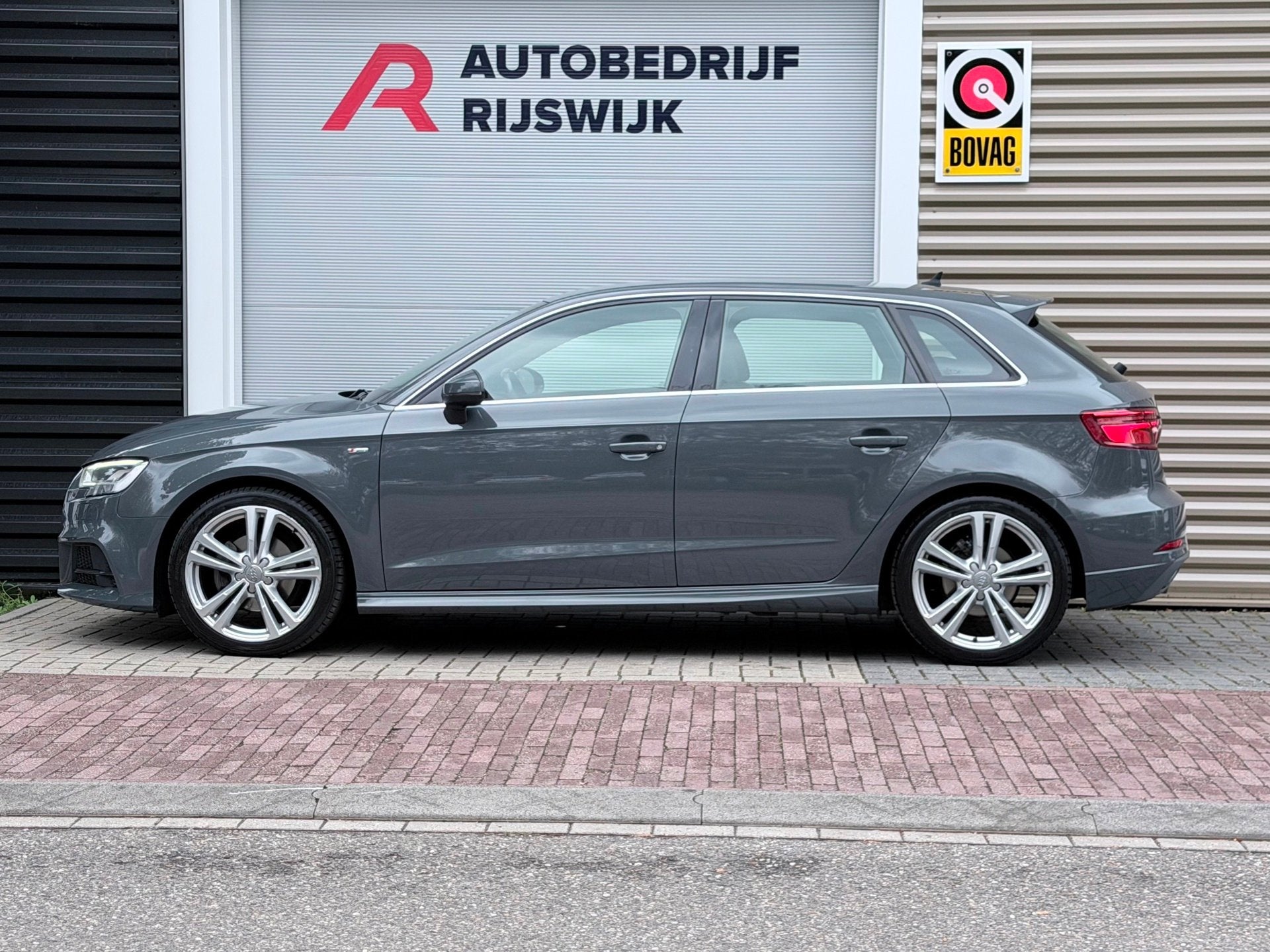 Audi A3 Sportback 30 TFSI Sport S Line Edition Navi/Xenon, 12 maanden, Gebruikt, Euro 6, Origineel Nederlands