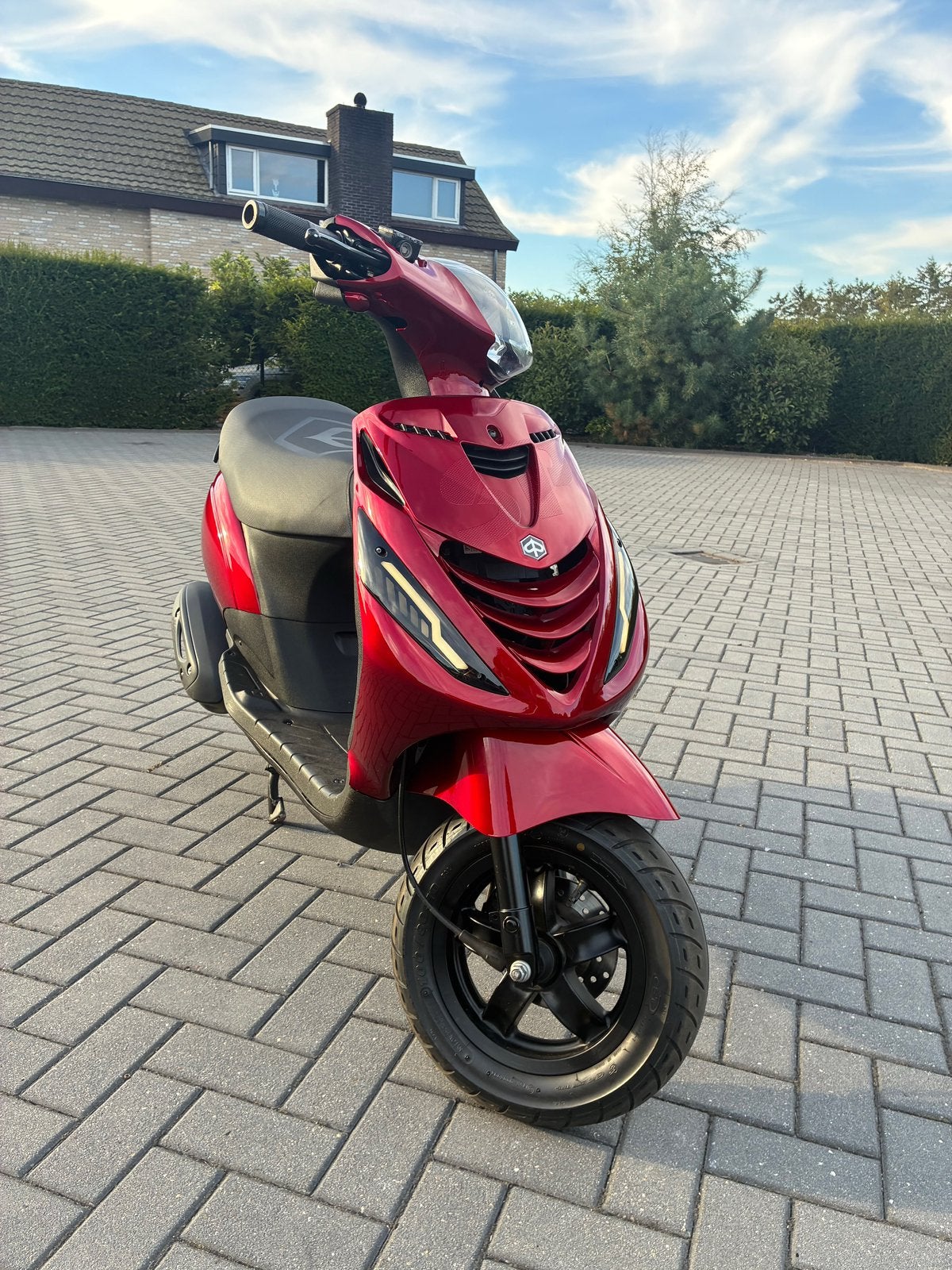 Piaggio Zip iGET 2023 – Candy Red SP, Ophalen, Maximaal 45 km/u, Zip, Zo goed als nieuw