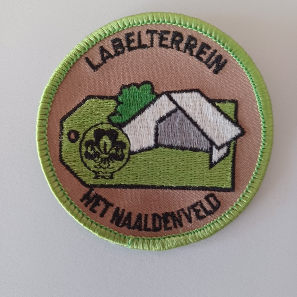 Labelterrein badge Naaldenveld, Verzamelen, Verzenden, Nieuw, Embleem, Speld of Insigne