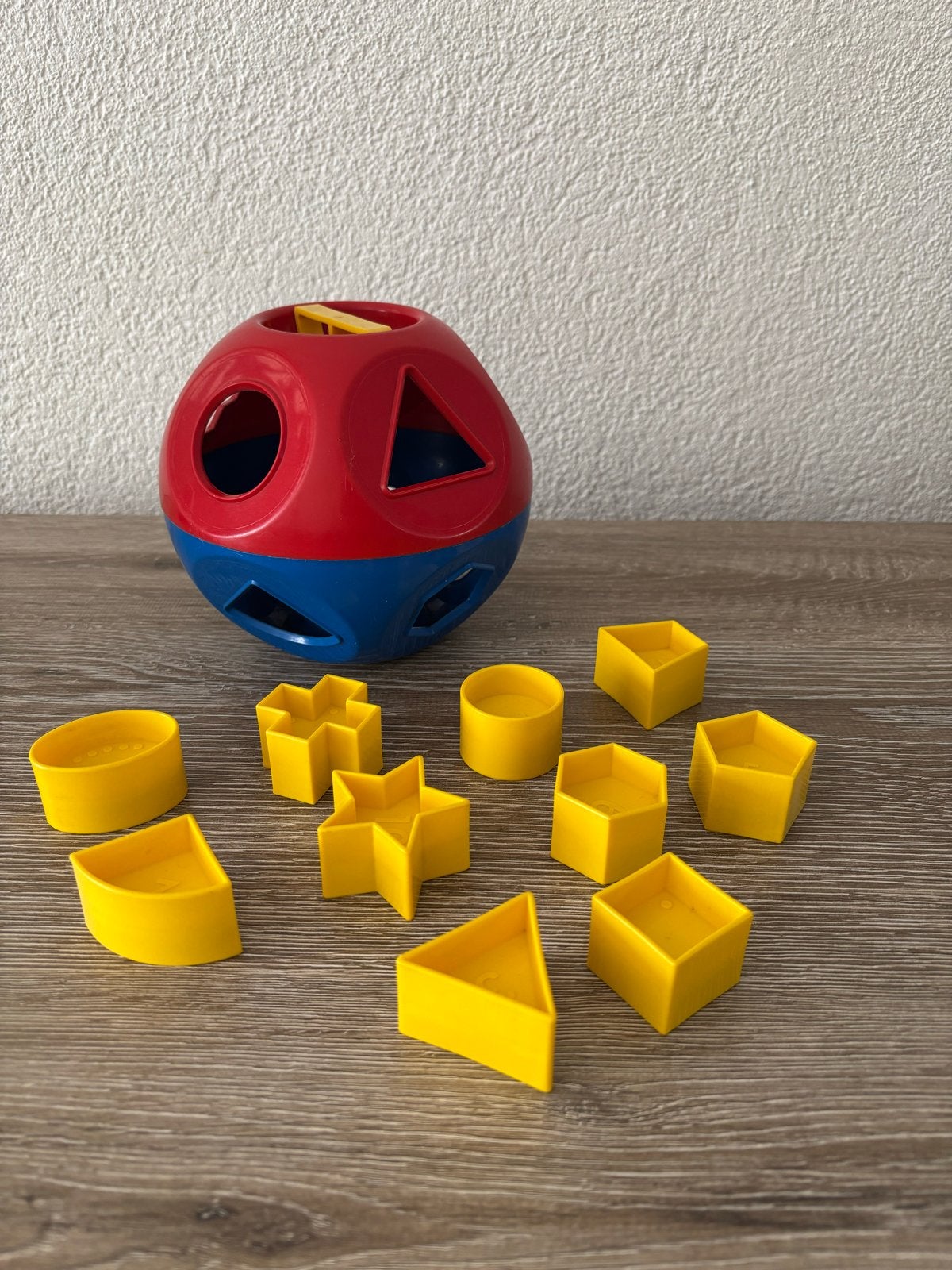 Tupperware - hollebol - Rood/Blauw met gele vormen, Kinderen en Baby's, Ophalen of Verzenden, Gebruikt, Overige typen