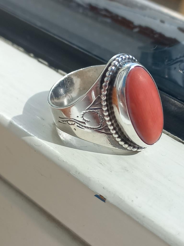 Hollandse zilveren ring met bloedkoraal, Ophalen of Verzenden, Zilver