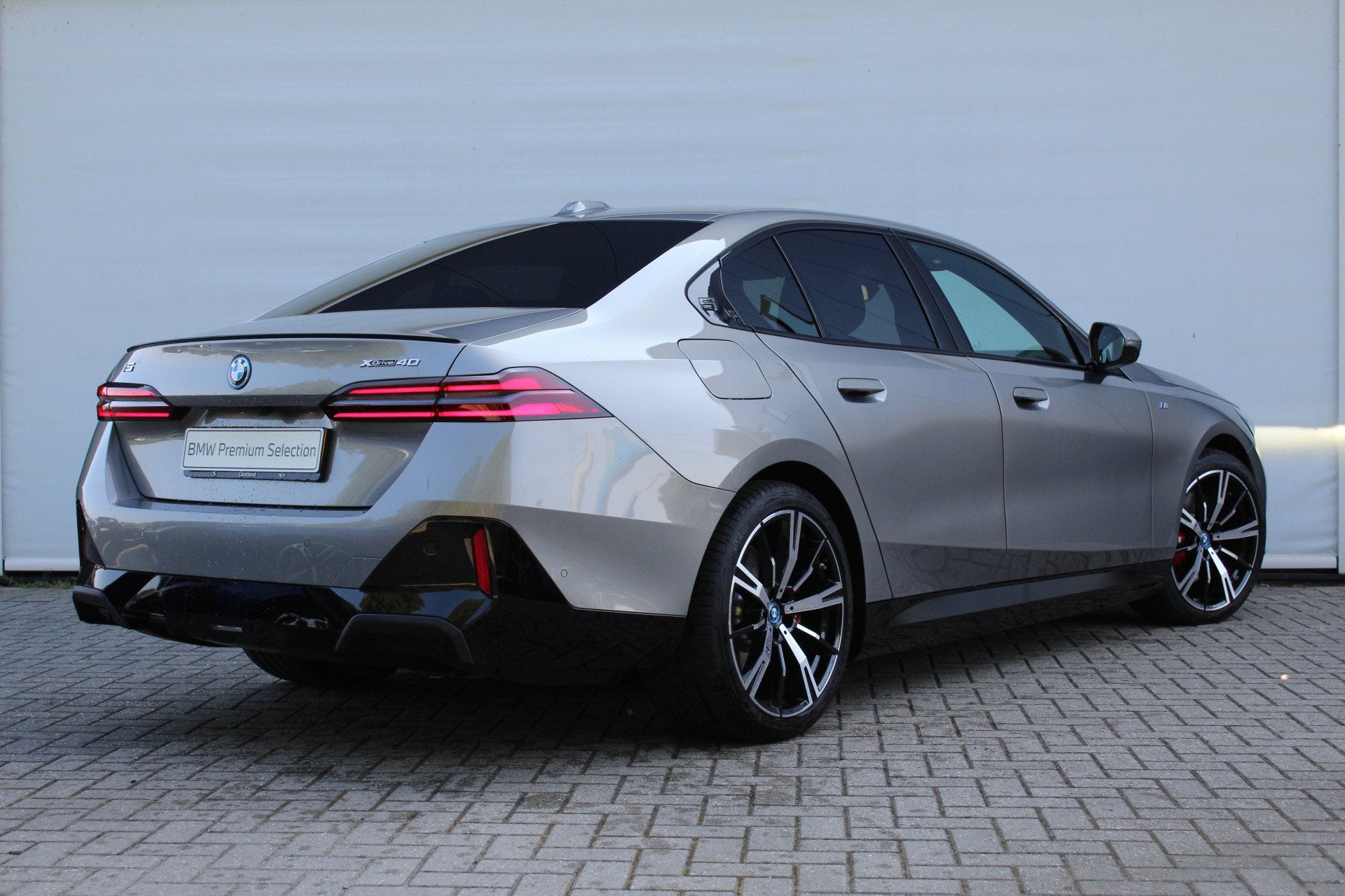 BMW i5 xDrive40 M Sport / Adaptief onderstel professional /, Dealer onderhouden, Zwart, 394 pk, Sedan