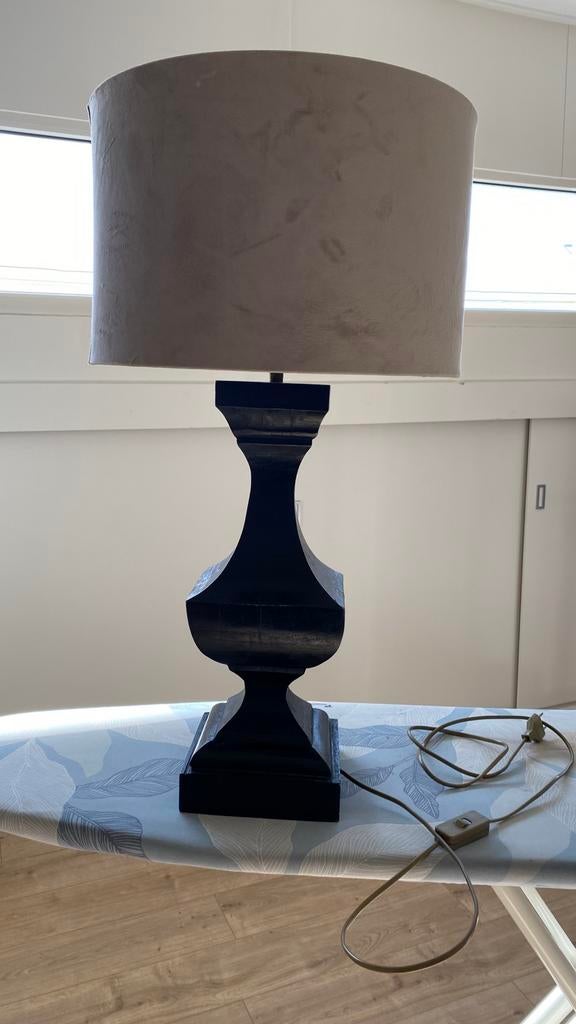 Balusterlamp hout incl velvet ronde kap izgst., Huis en Inrichting, Lampen | Tafellampen, 50 tot 75 cm, Verzenden, Stoer sober