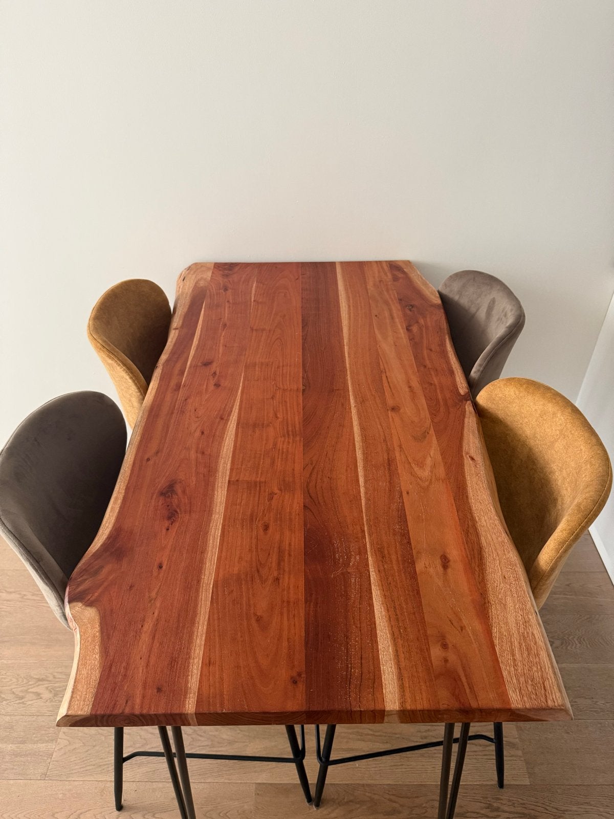 Massief acaciahouten bartafel met 4 stoelen, Ophalen, 100 tot 150 cm, 50 tot 100 cm, Zo goed als nieuw
