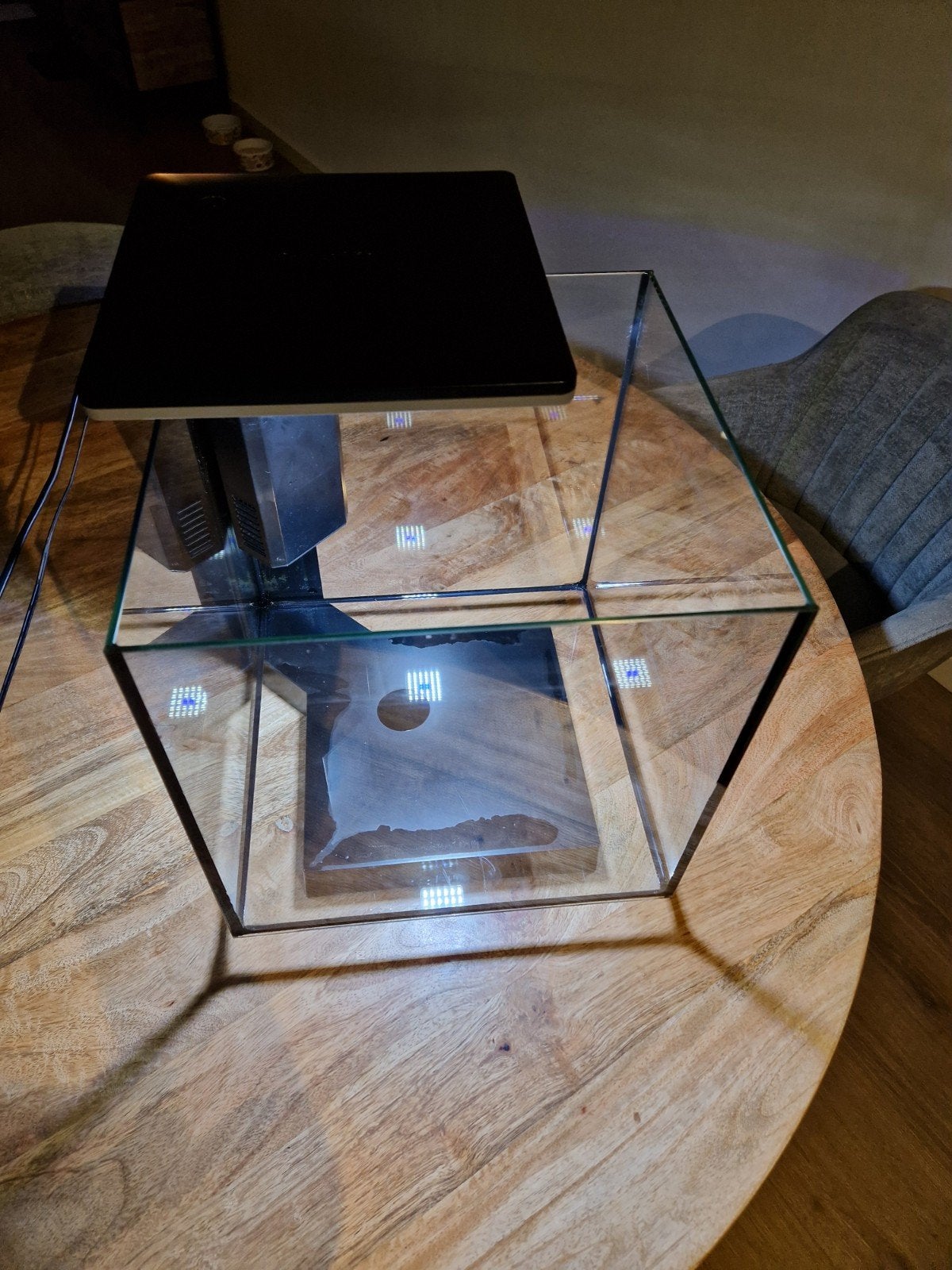 Aquarium Qubiq 30 Pro + veel spullen, Dieren en Toebehoren, Ophalen, Verwarming, Gebruikt, Leeg aquarium
