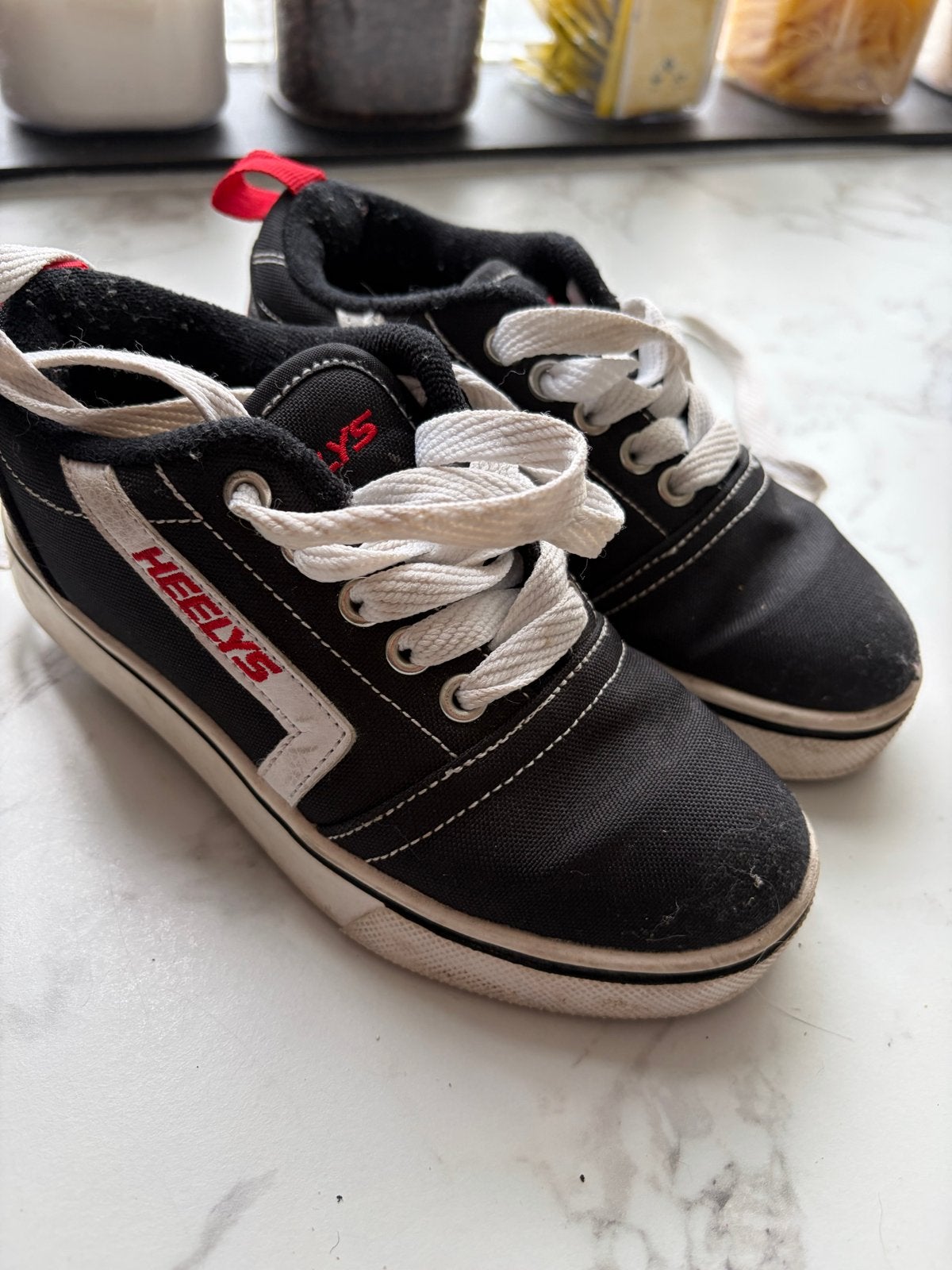 Heelys rolschoenen maat 31 - Zwart met wit en rood, Kinderen en Baby's, Ophalen of Verzenden, Gebruikt, Kinderen