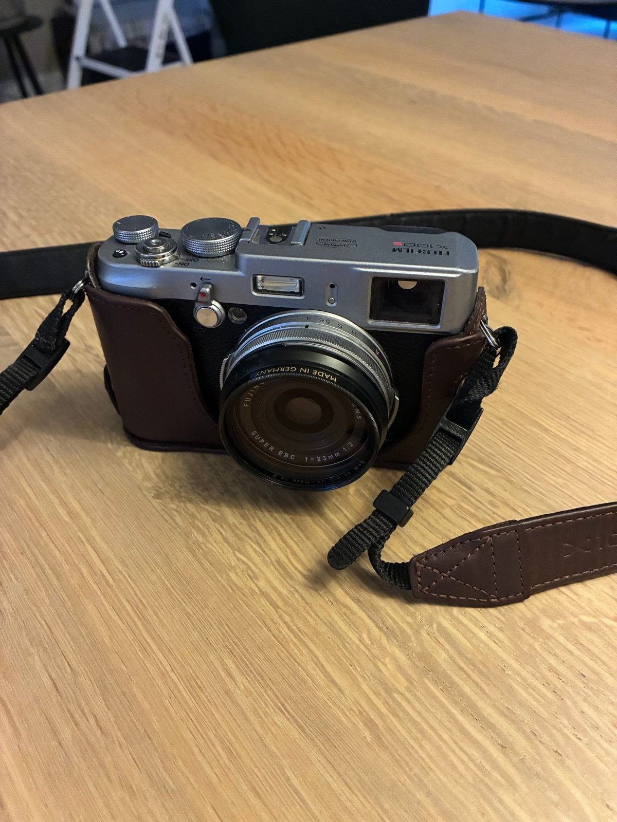 Fujifilm X100S Compactcamera met Accu's en Oplader, Accu, Ophalen of Verzenden, Zo goed als nieuw, Fujifilm