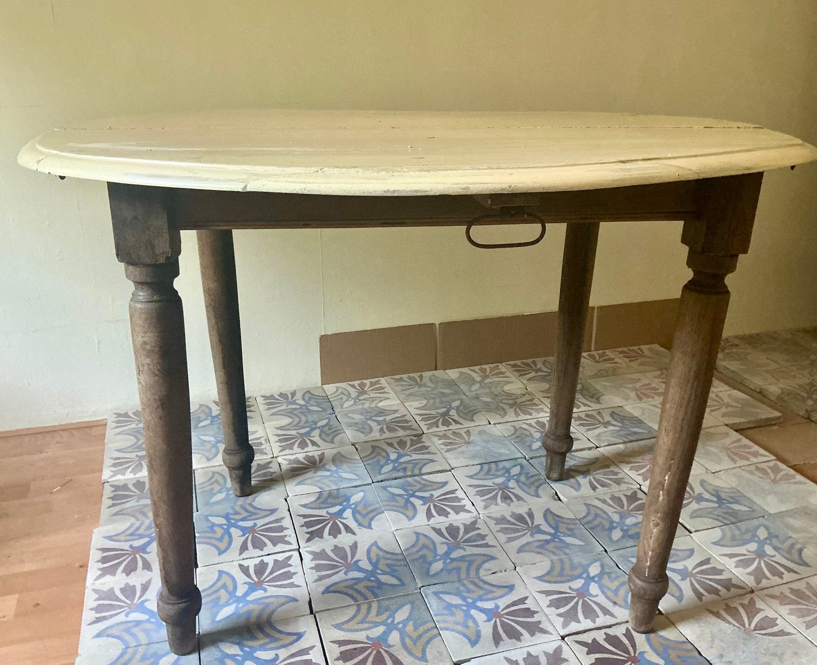 Franse antieke hangoor tafel, Ophalen