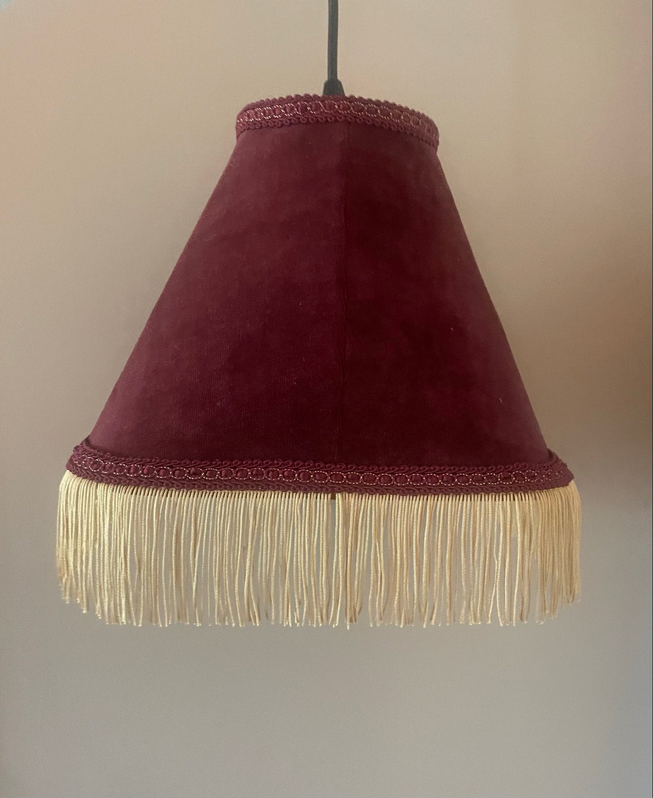 Vintage bordeauxrode lampenkap met franjes, Huis en Inrichting, Hanglamp, Gebruikt, Ophalen of Verzenden, Textiel