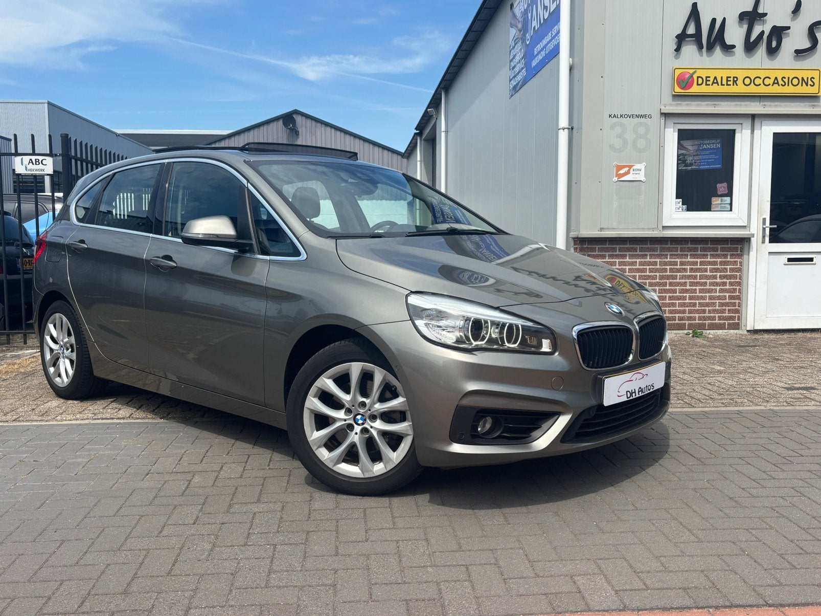 BMW Active Tourer 218i | Panoramadak | Leer | Trekhaak | APK, 1345 kg, 136 pk, Bedrijf, 3 cilinders