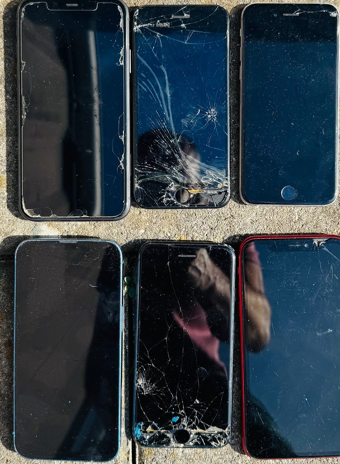 Foto 2 van Partij iPhones voor onderdelen of reparatie