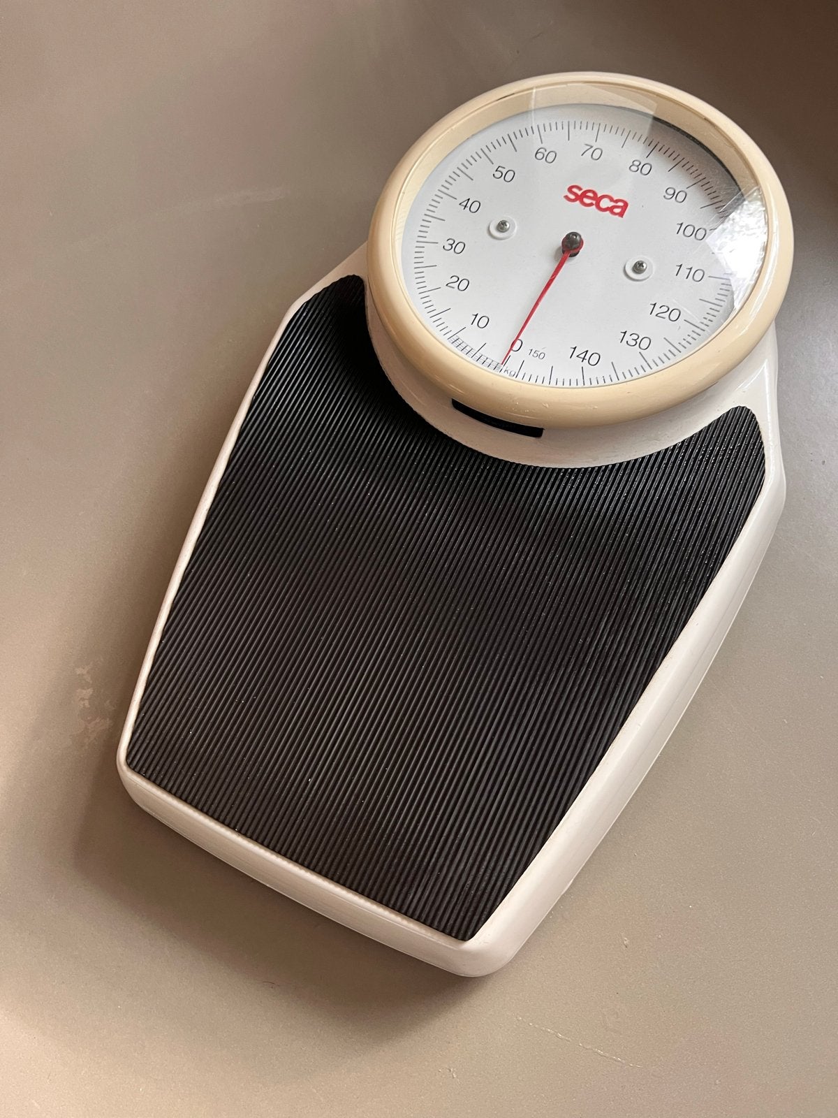 Seca Personenweegschaal Analoog - Max 150 kg, Witgoed en Apparatuur, Ophalen, Gebruikt, Analoog, 100 kg of meer