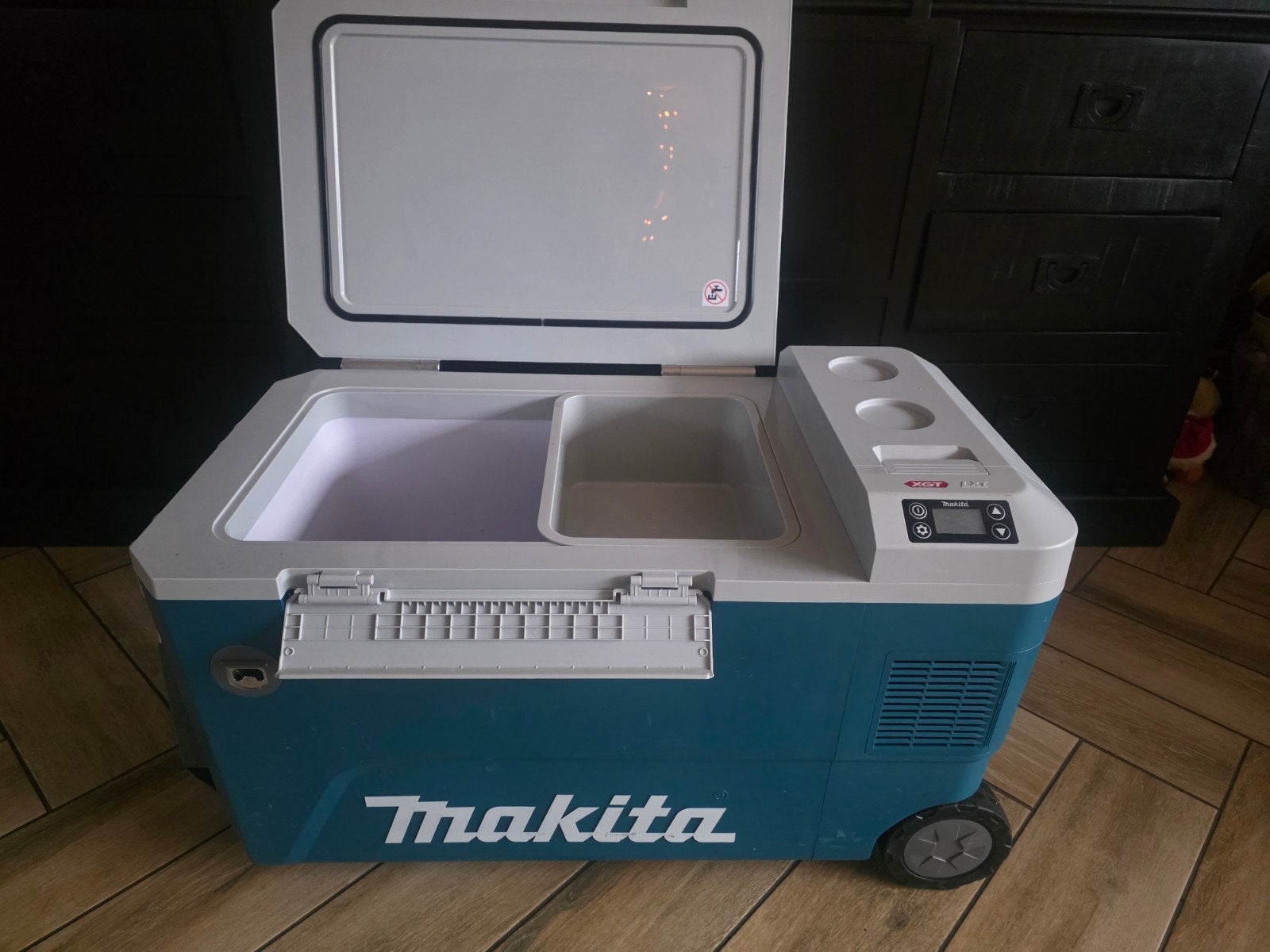 Makita CW002G Accu Koelbox en Warmhoudbox 50L, Ophalen