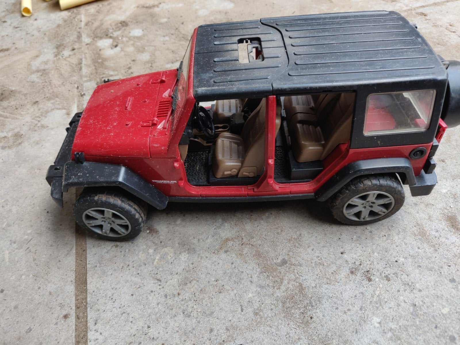 Bruder Jeep Wrangler Rubicon Speelgoedauto Rood, Ophalen of Verzenden, Gebruikt