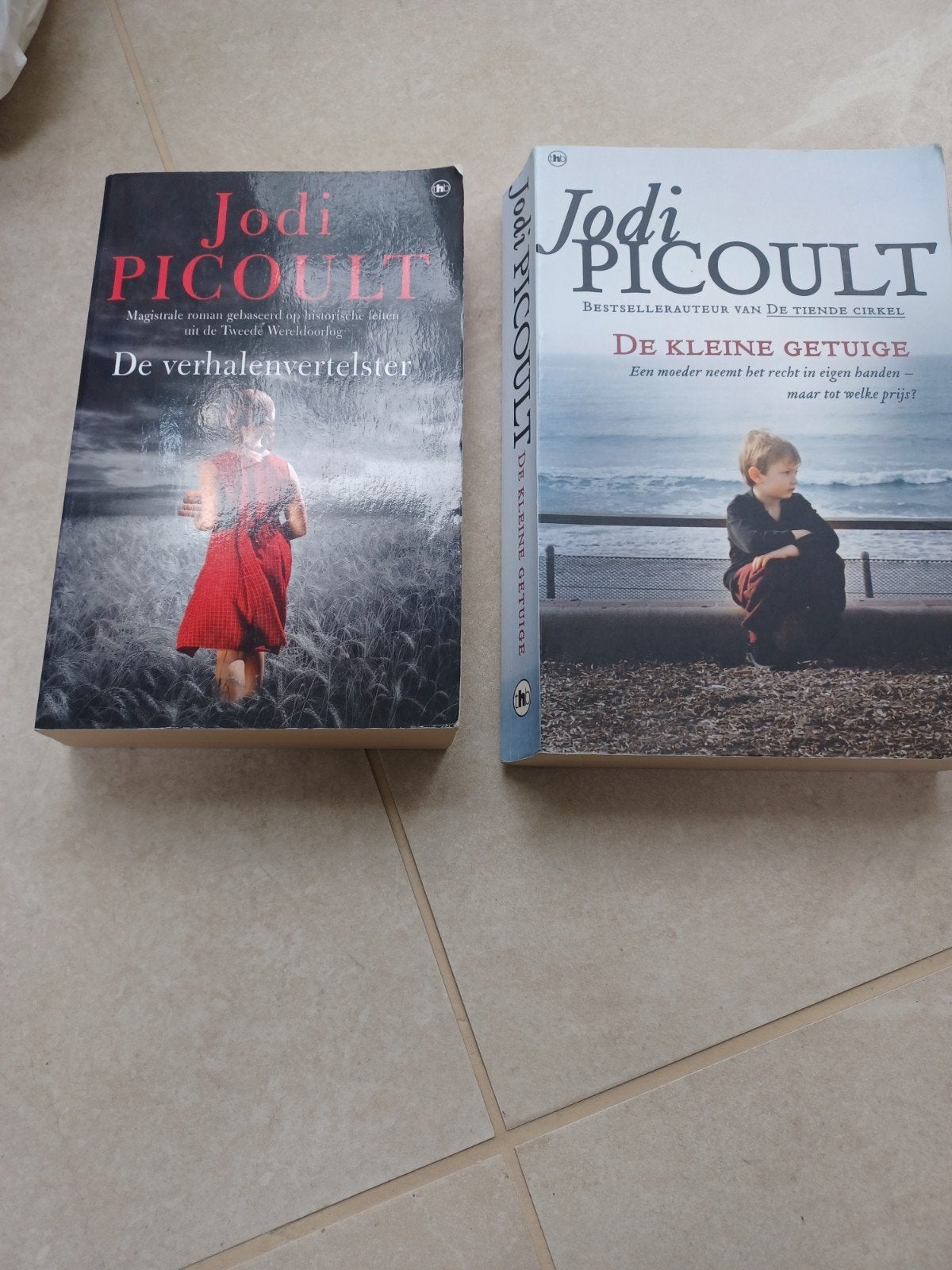 Jodi Picoult Boeken: De Kleine Getuige &e Verhalenvertelste, Boeken, Ophalen of Verzenden, Gelezen, Jodi Picoult, Nederland