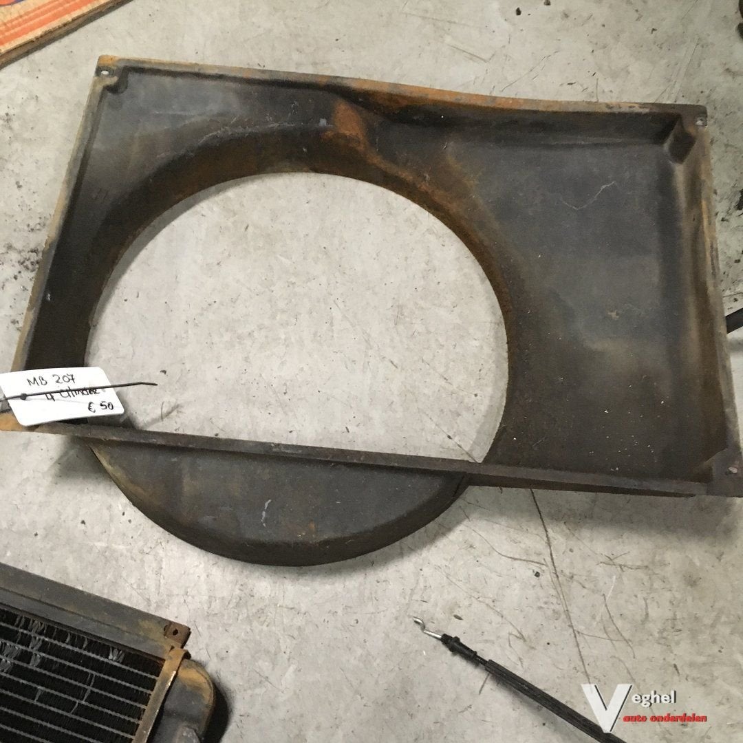 Mercedes W207 4 cilinder Radiateurkap, Gebruikt, -, -, Ophalen of Verzenden