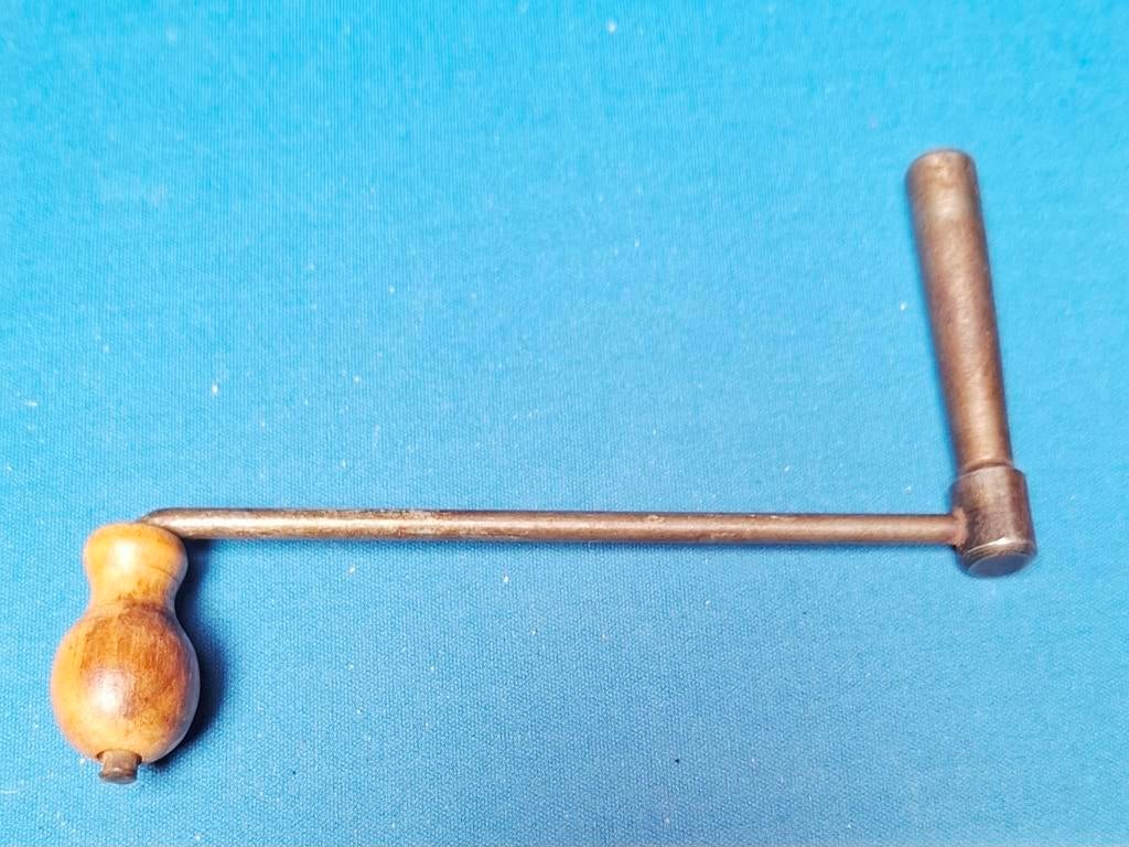 Oude klok slinger met houten handvat, Ophalen of Verzenden