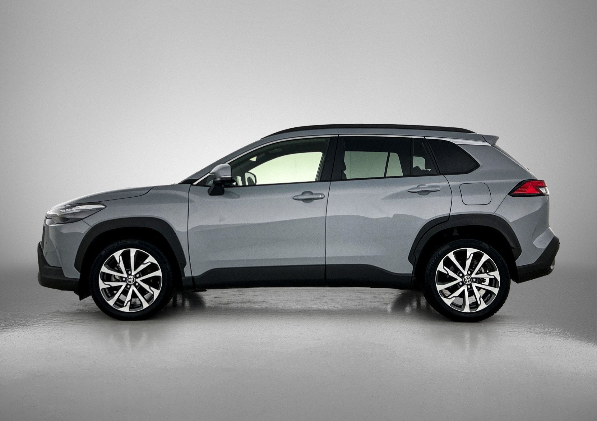 Toyota Corolla Cross | BTW voertuig | Stoel+stuurverwarming, Auto's, 12 maanden, Stof, Gebruikt, 4 cilinders