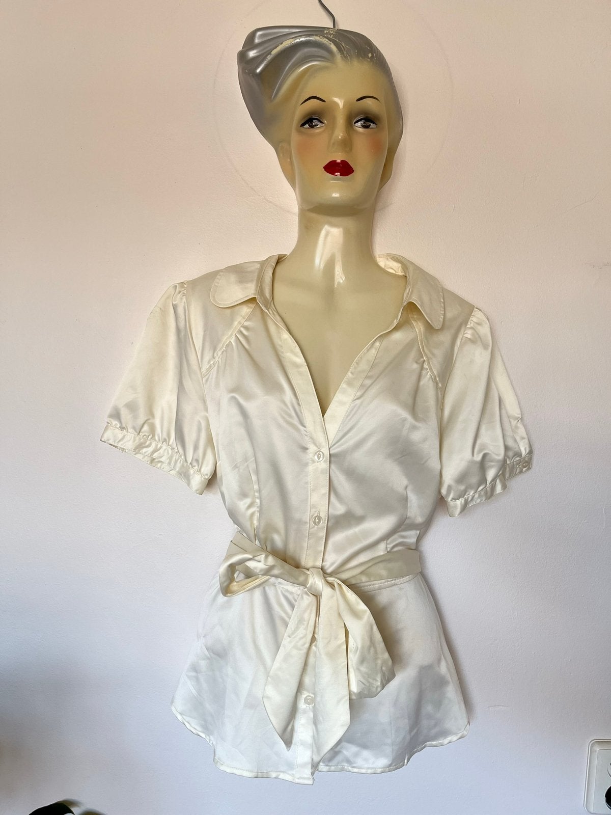 Nieuwe 42 satin look witte blouse korte mouw ceintuur H&M, H&M, Wit, Maat 42/44 (L), Nieuw