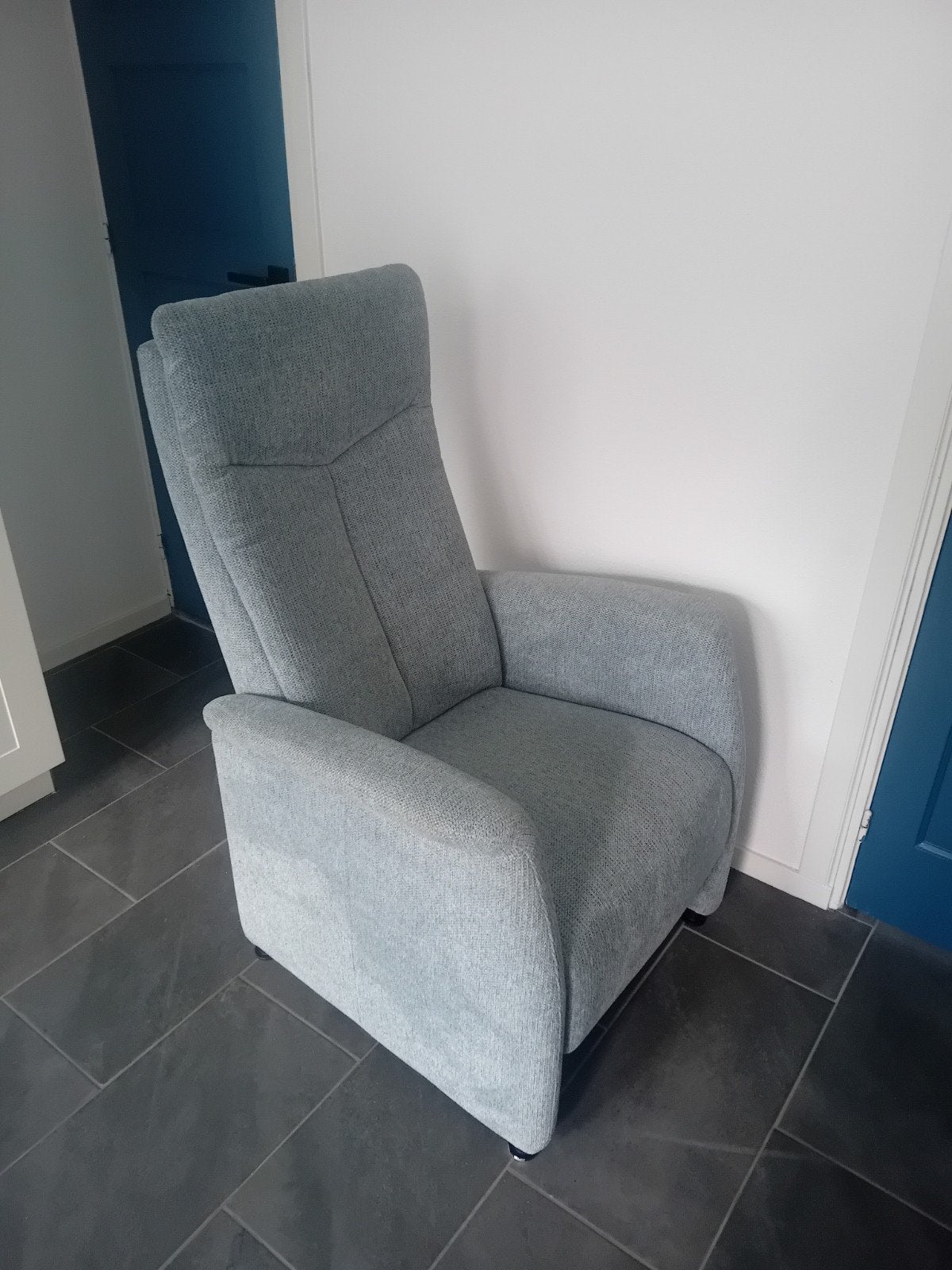 Zo goed als nieuwe relaxfauteuil - Donder Meubel Bentley, Huis en Inrichting, Ophalen, Zo goed als nieuw, 75 tot 100 cm, Stof