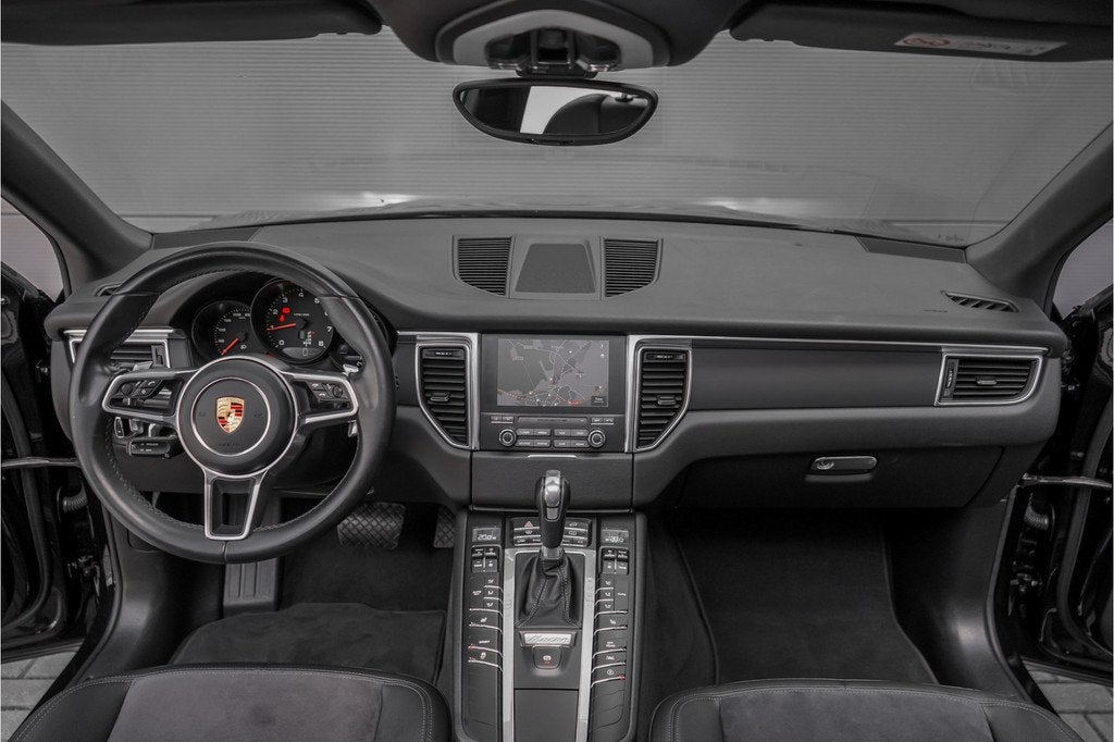 Porsche Macan 2.0 Pano Trekhaak Stoelverw 21" (bj 2017), Auto's, Porsche, 12 maanden, Gebruikt, 4 cilinders, Leder en Stof