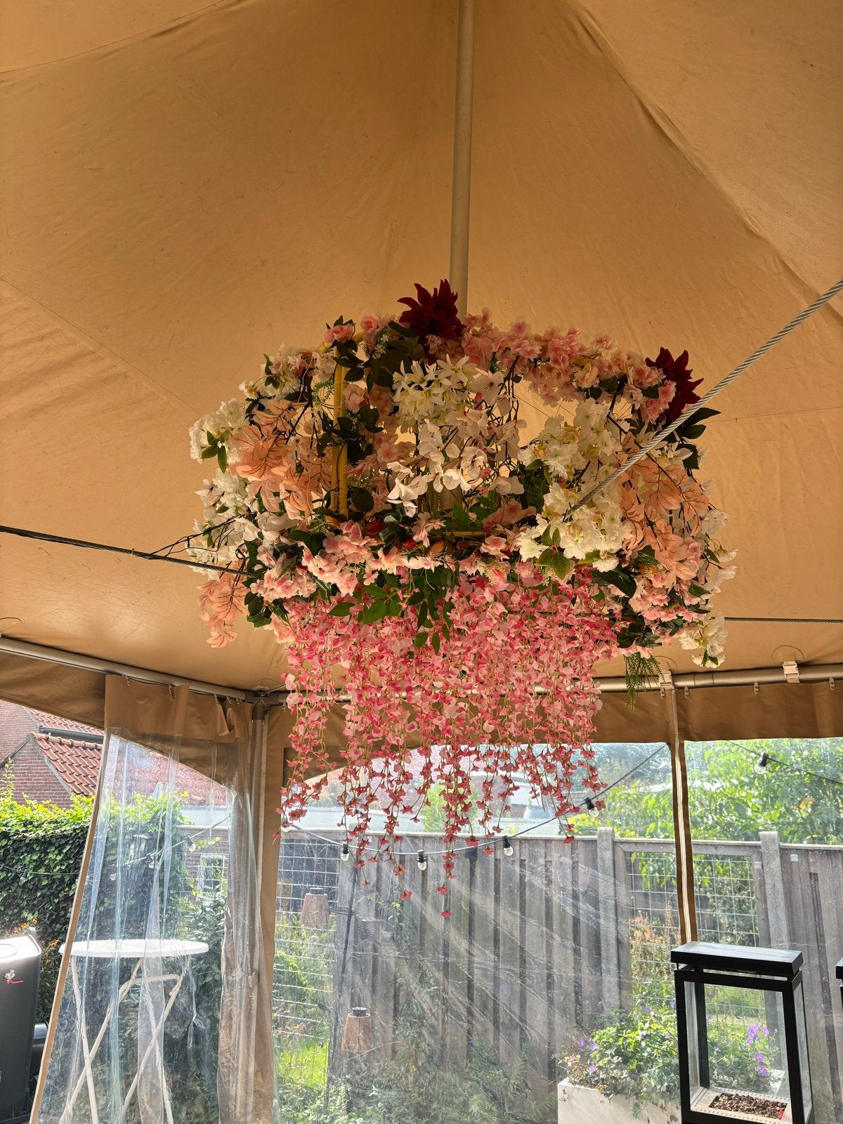 Prachtige bloemen kroonluchter voor evenementen - ø 100 cm, Ophalen, Binnen, Textiel, Zo goed als nieuw