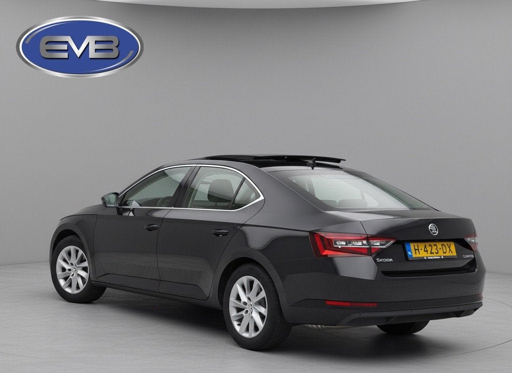 Skoda Superb 1.5 TSI ACT Style Business, LET OP: 18000 km! O, Auto's, Skoda, Voorwielaandrijving, Euro 6, 150 pk, Zwart